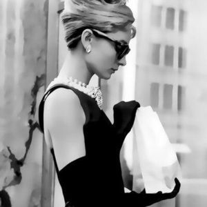 Meet your Posher, Ella